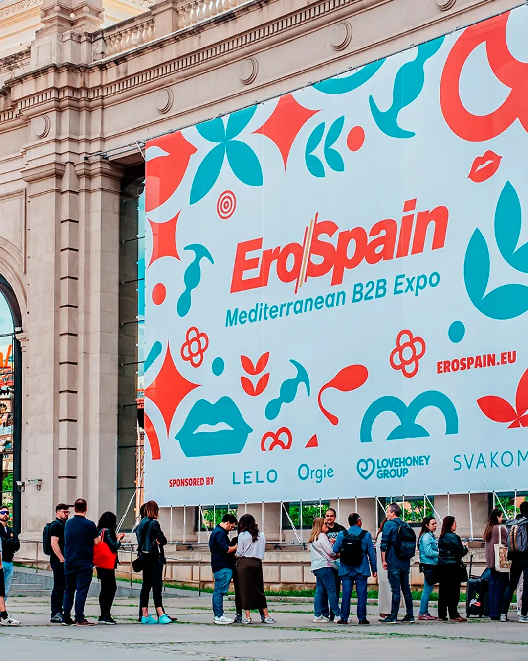 Fachada de Fira de Barcelona vestida con la identidad de EroSpain