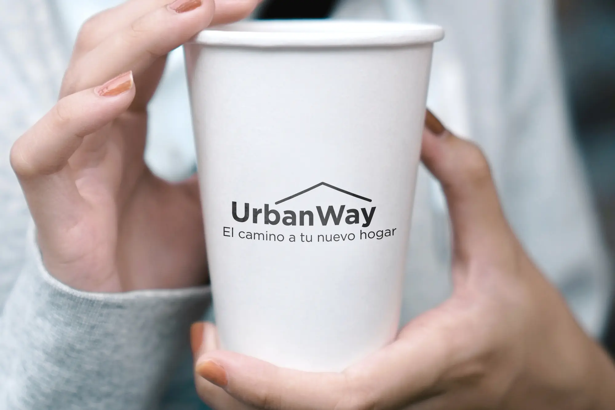 Vaso de cartón con el logotipo de Urban Way